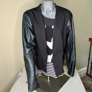 Torrid crop blazer faux leather sleeves Size 2